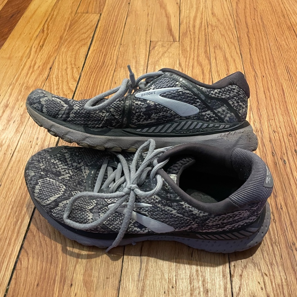 Brooks Black and Gray Snake pattern Sneakers Adre… - image 10
